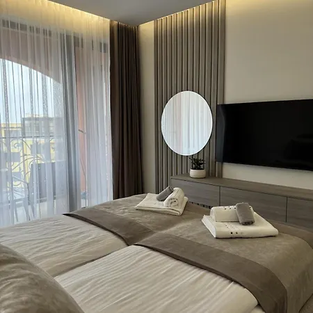 Bella 13 * 瓦爾納